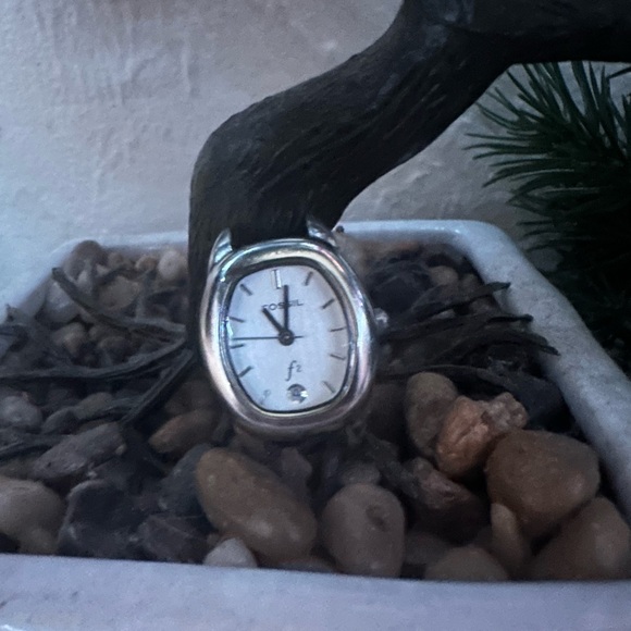 watch - Picture 3 of 9